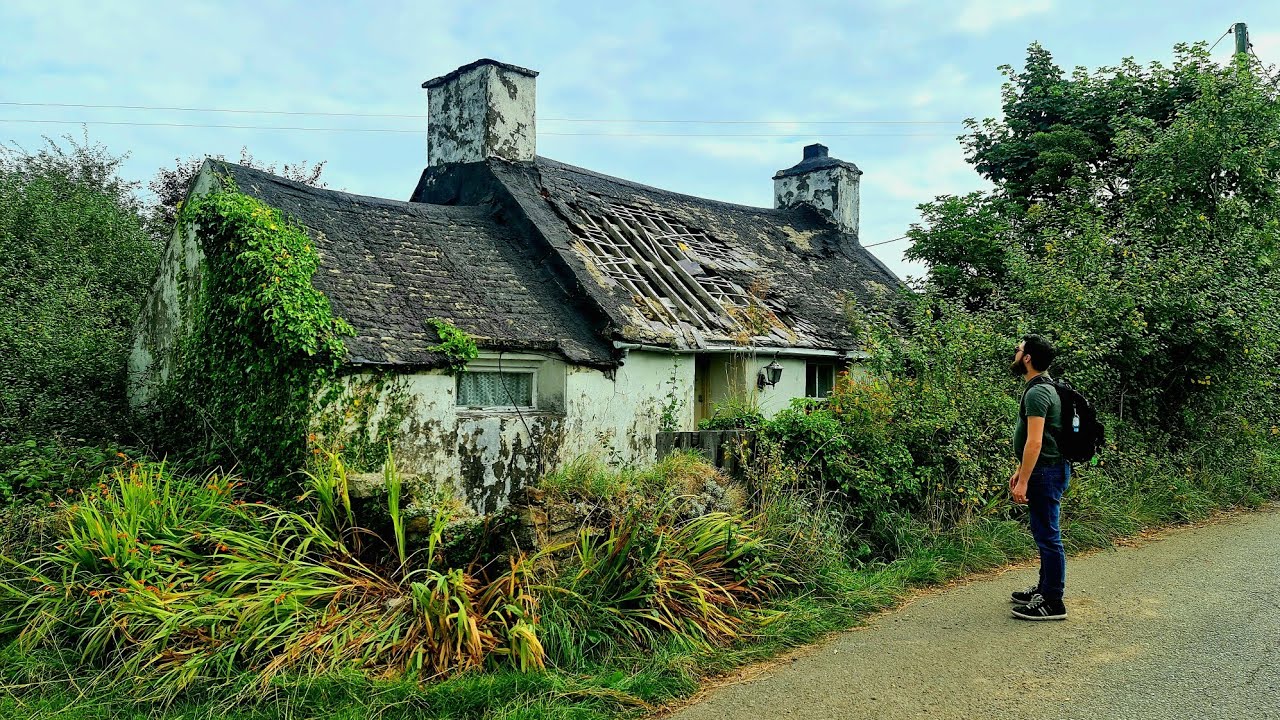 Exploring Abandoned Lonely Knights Cottage Everything Left Behind - Anglesey -  Abandoned Places UK