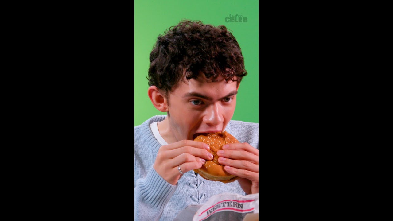 Joe Locke Tries Carl's Jr. For The First Time