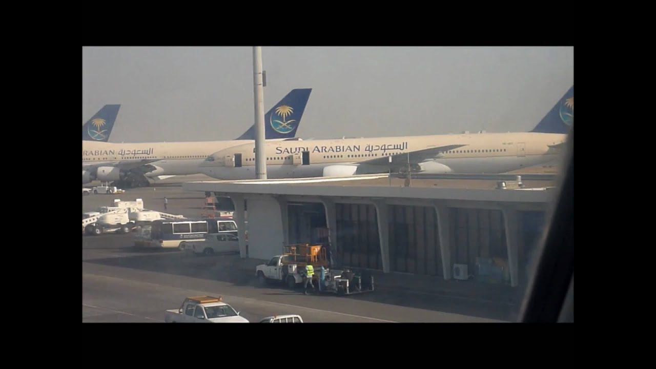 Saudi Arabian Airlines 747-300 Jeddah Departure