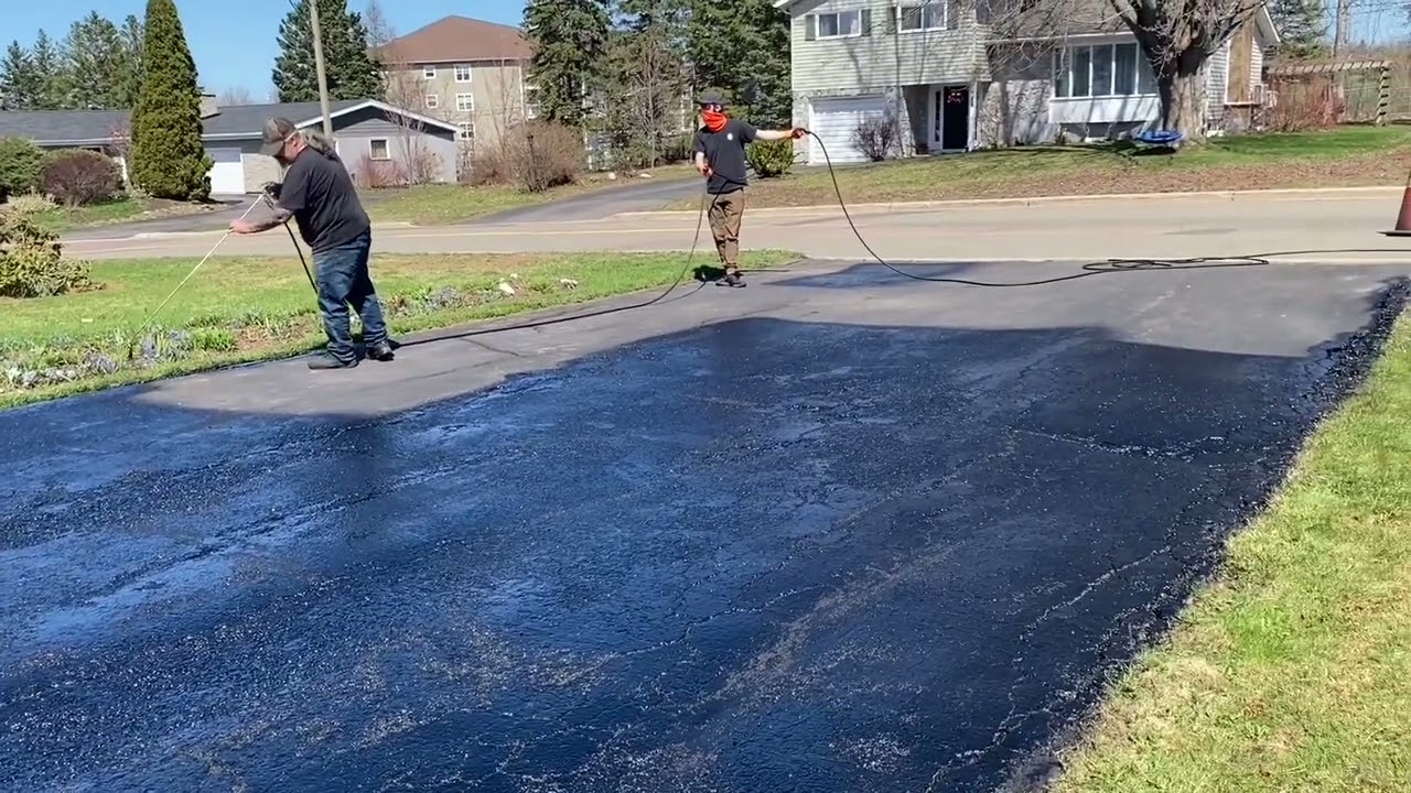 Professional Asphalt Spray Sealing: 