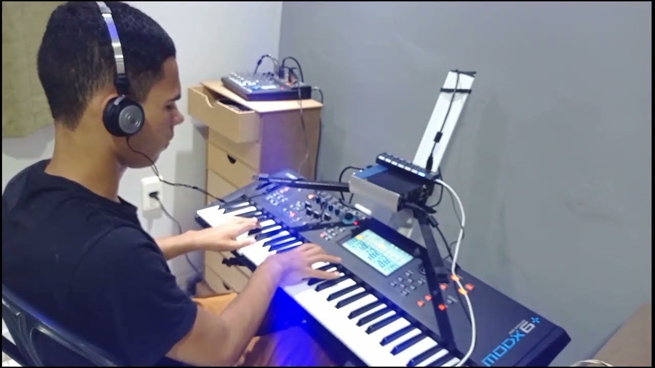 Yamaha MODX6 Plus mostrando Guitarras com Articulação Realista | Sons do MONTAGE