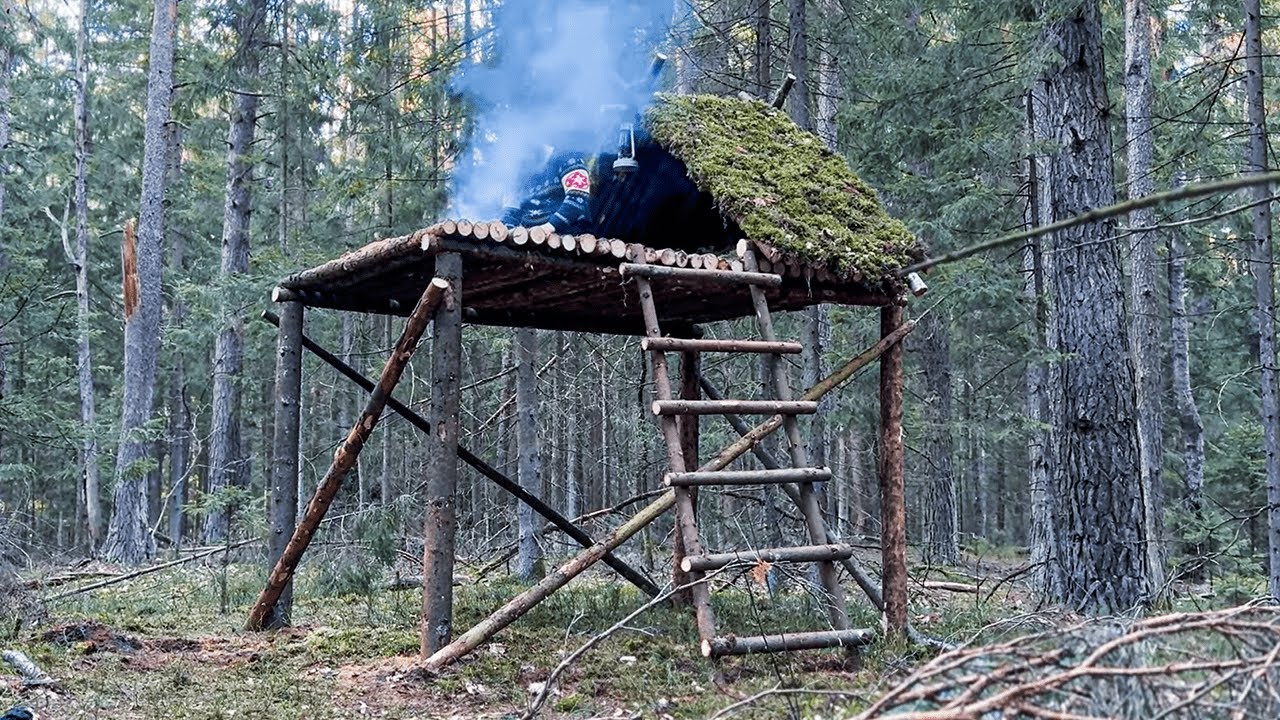 SURVIVAL IN THE WILD FOREST. CONSTRUCTION OF A SAFE SHELTER AT HEIGHT. BUSHCRAFT IN NATURE. PART 1
