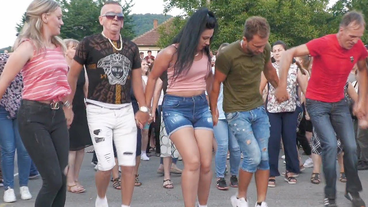 Gara Ismira i Sultan rasturaju narodno kolo - vašar Đurđevik