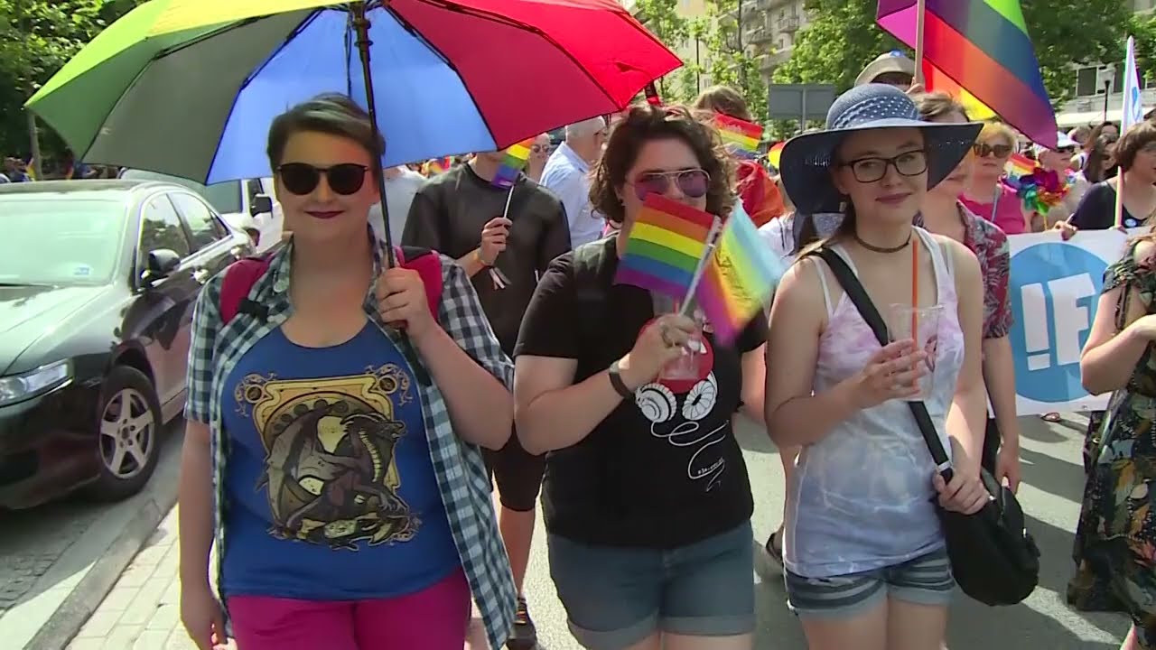 Nowacka i jej ‘tęczowe’ pomysły – kultura schodzi na drugi plan