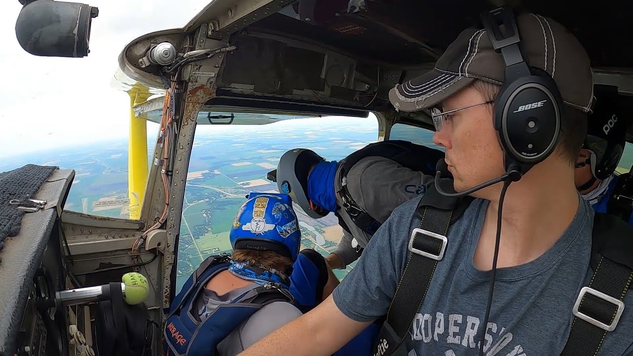 Skydive Pilot - Flying Skydivers in a 182