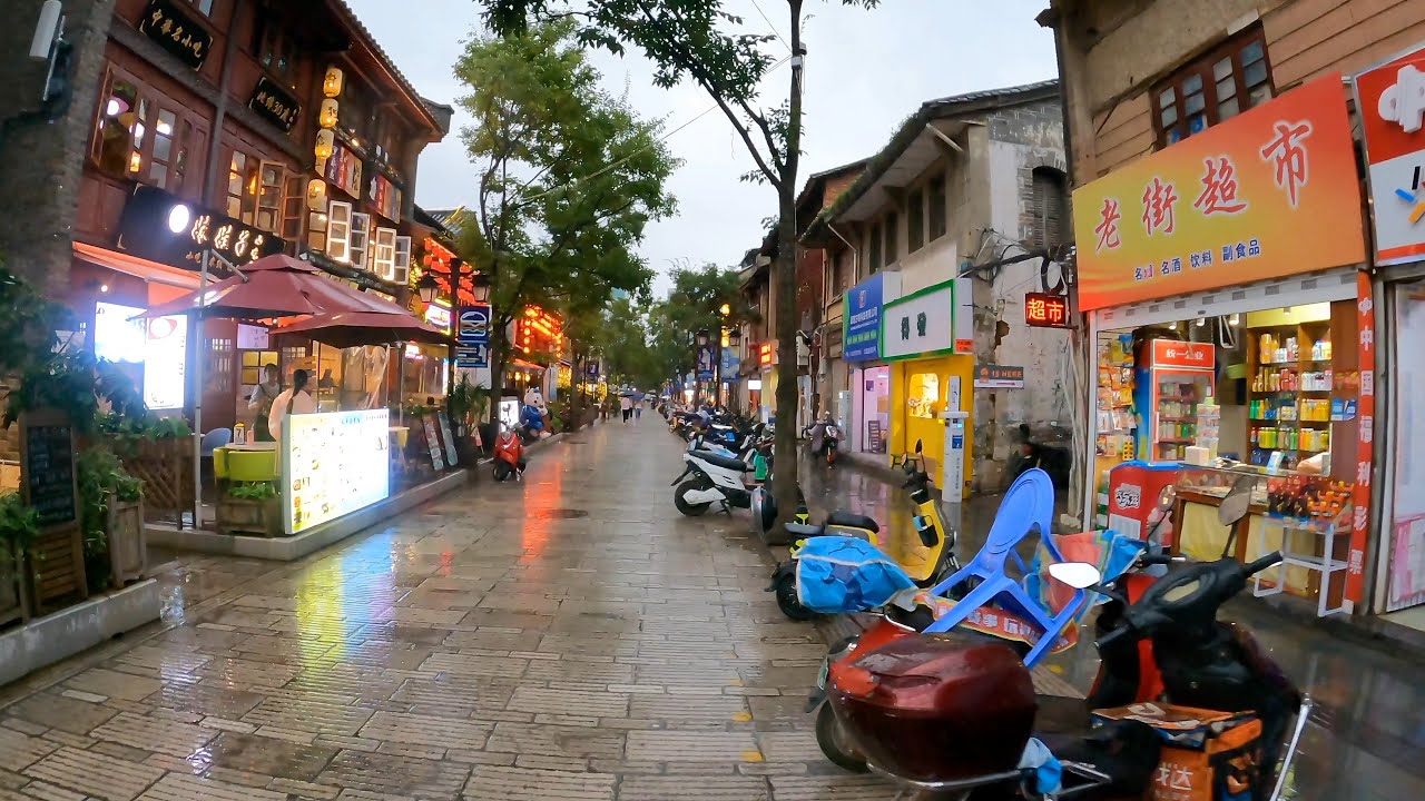 ASMR | Walking in the Rain China Kunming famous old street | Binaural City Sounds【4K】 | WalkTube 4K