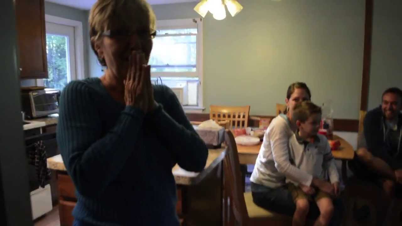 Amazing Reaction to Pregnancy Reveal (Bun in the Oven)