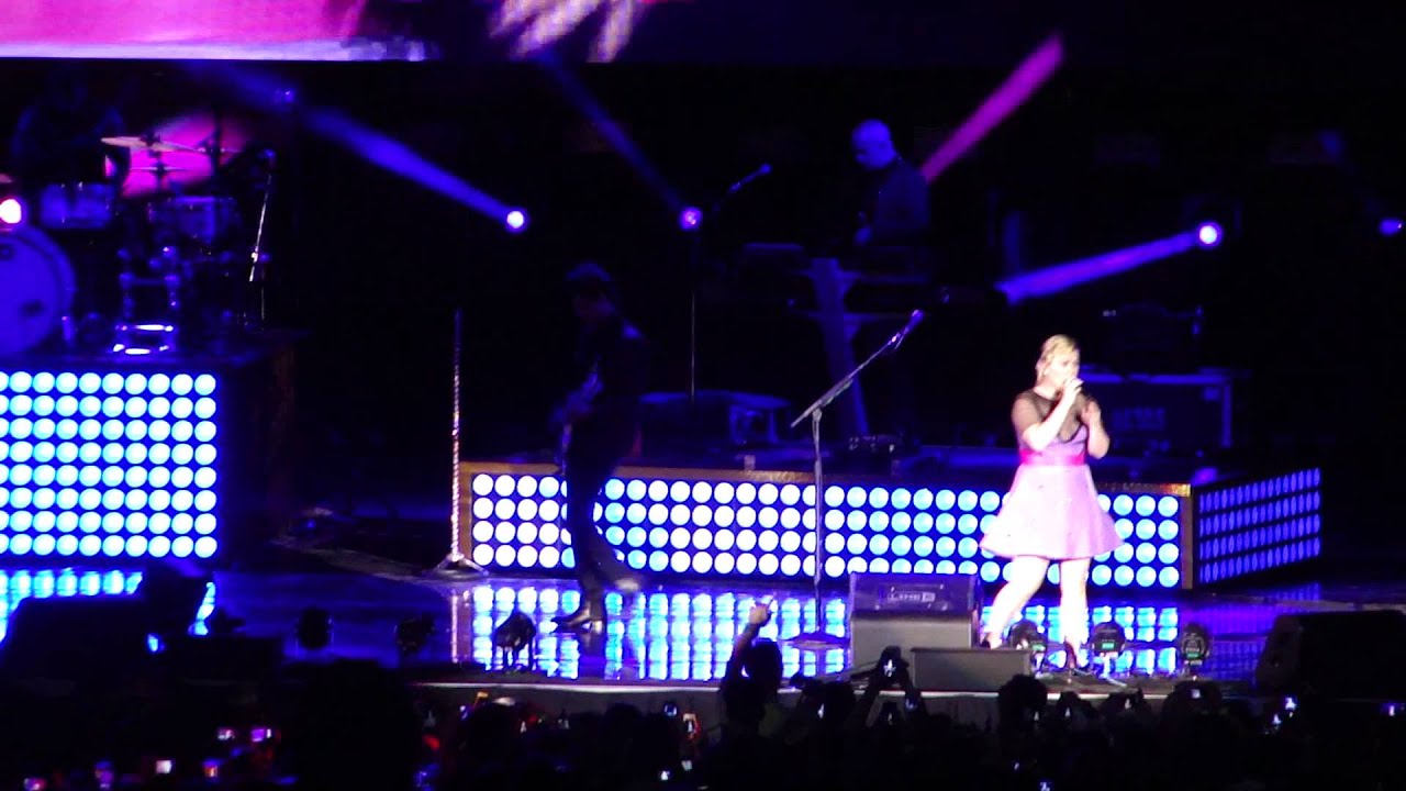 Honda Civic Tour 2013: Kelly Clarkson Intro - Stronger (What Doesn't Kill You)
