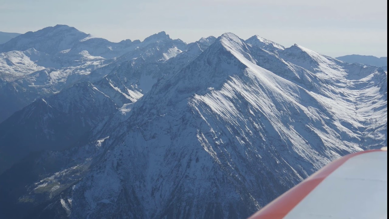 Avion Pyrénées - PPL VFR Robin DR400-160D autour du Pic du Midi de Bigorres - avec conversations ATC