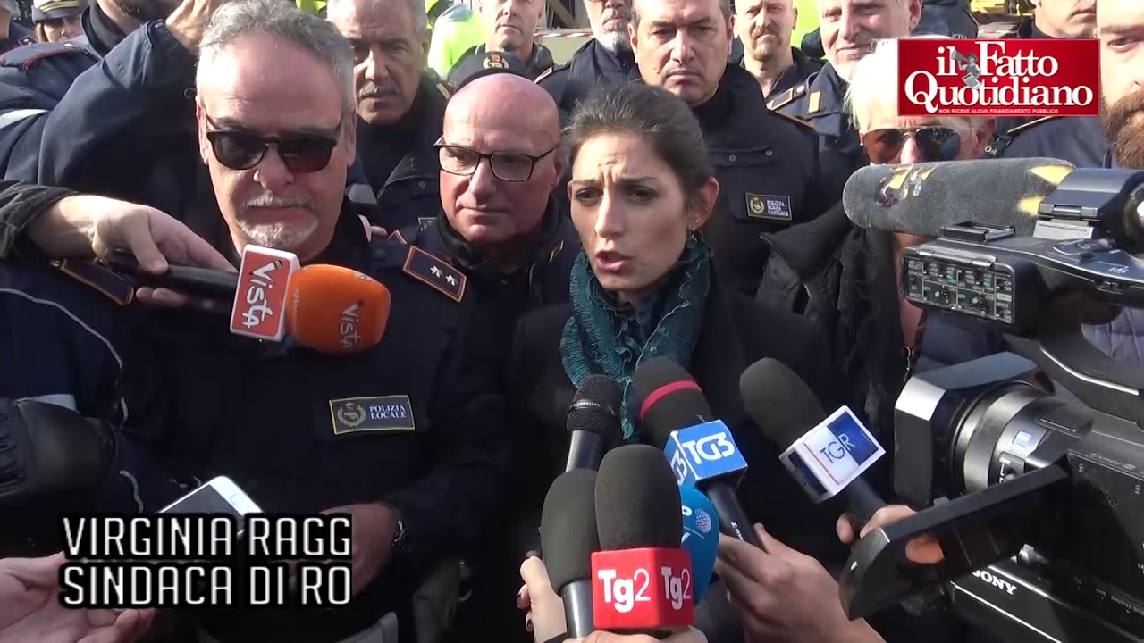 Casamonica, iniziata la demolizione. Raggi: 