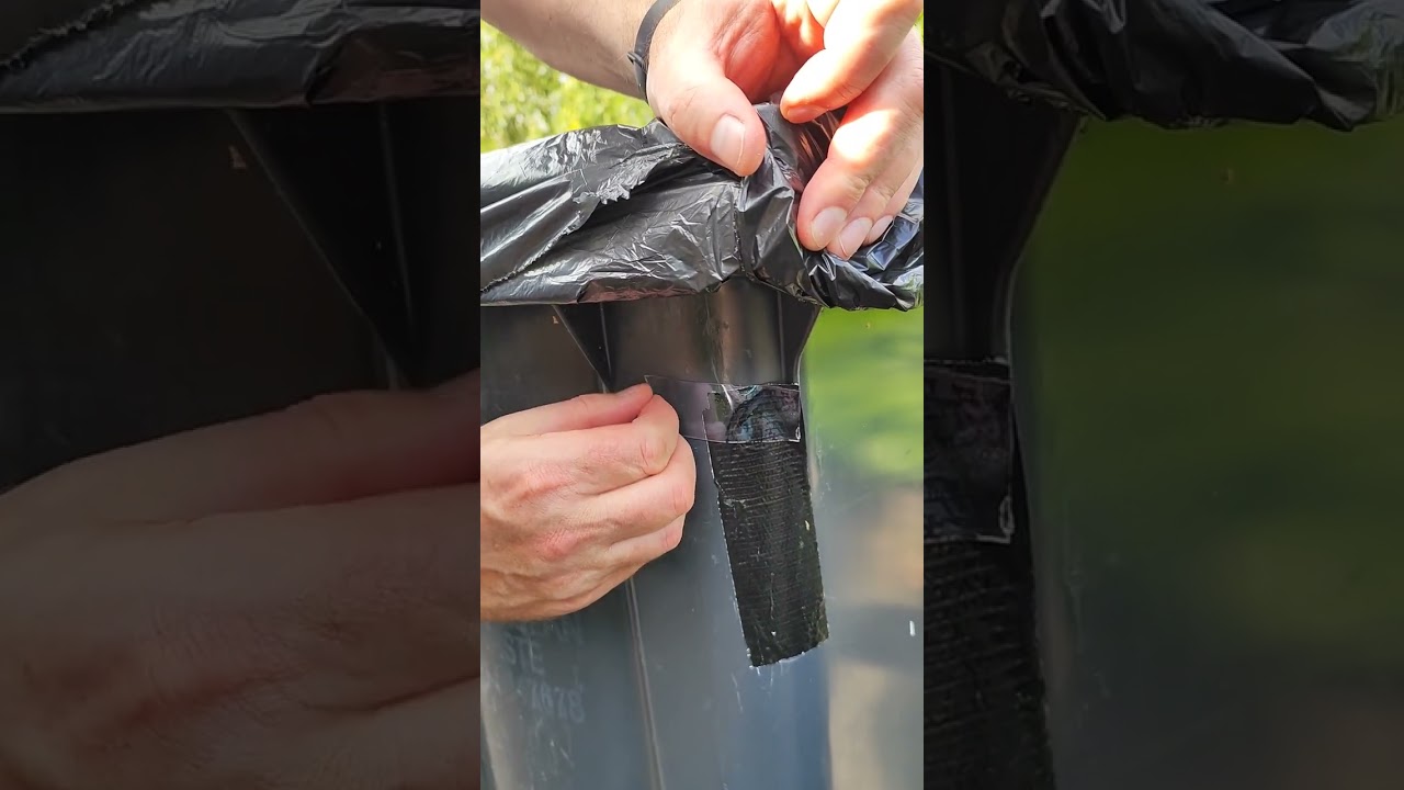 How to keep a trash/wheelie bin clean using a sack/bag