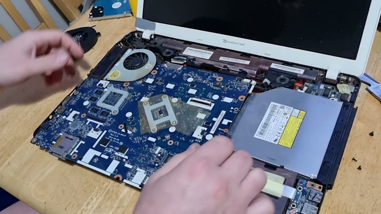 Packard Bell Fan Replacement  p7ys0 disassembly