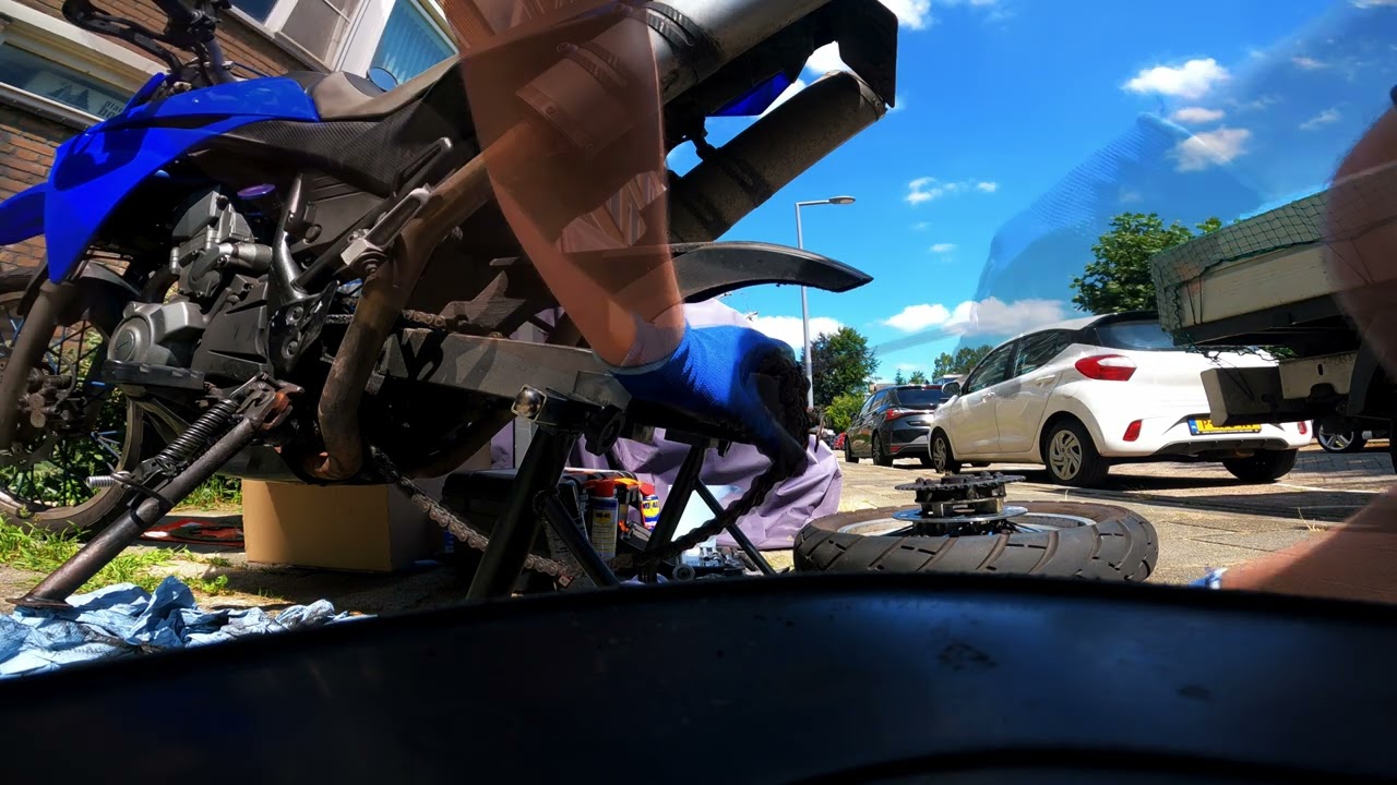 Sleutelen aan XT660 | Nieuwe Remschijf, Ketting en Tandwielen