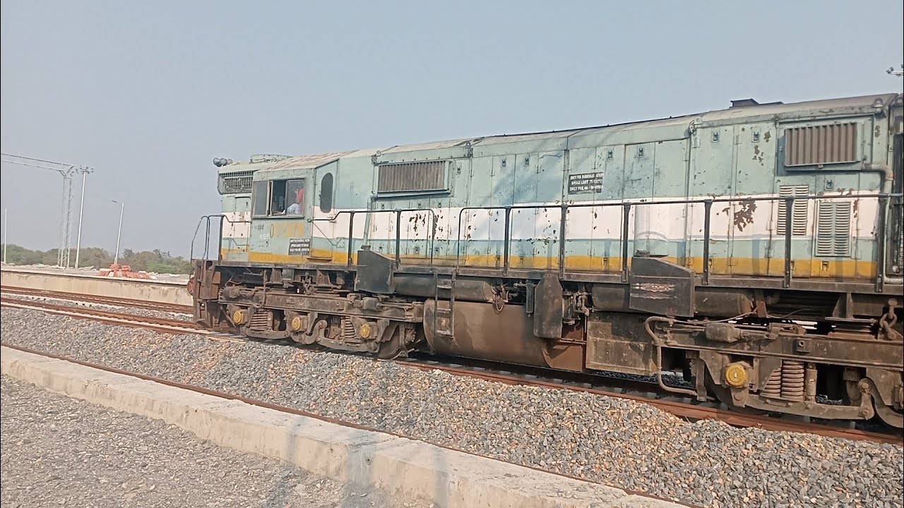 मावली से मारवाड़ रेल लाइन कुवारीया रेलवे स्टेशन पर माल गाड़ी आई 
