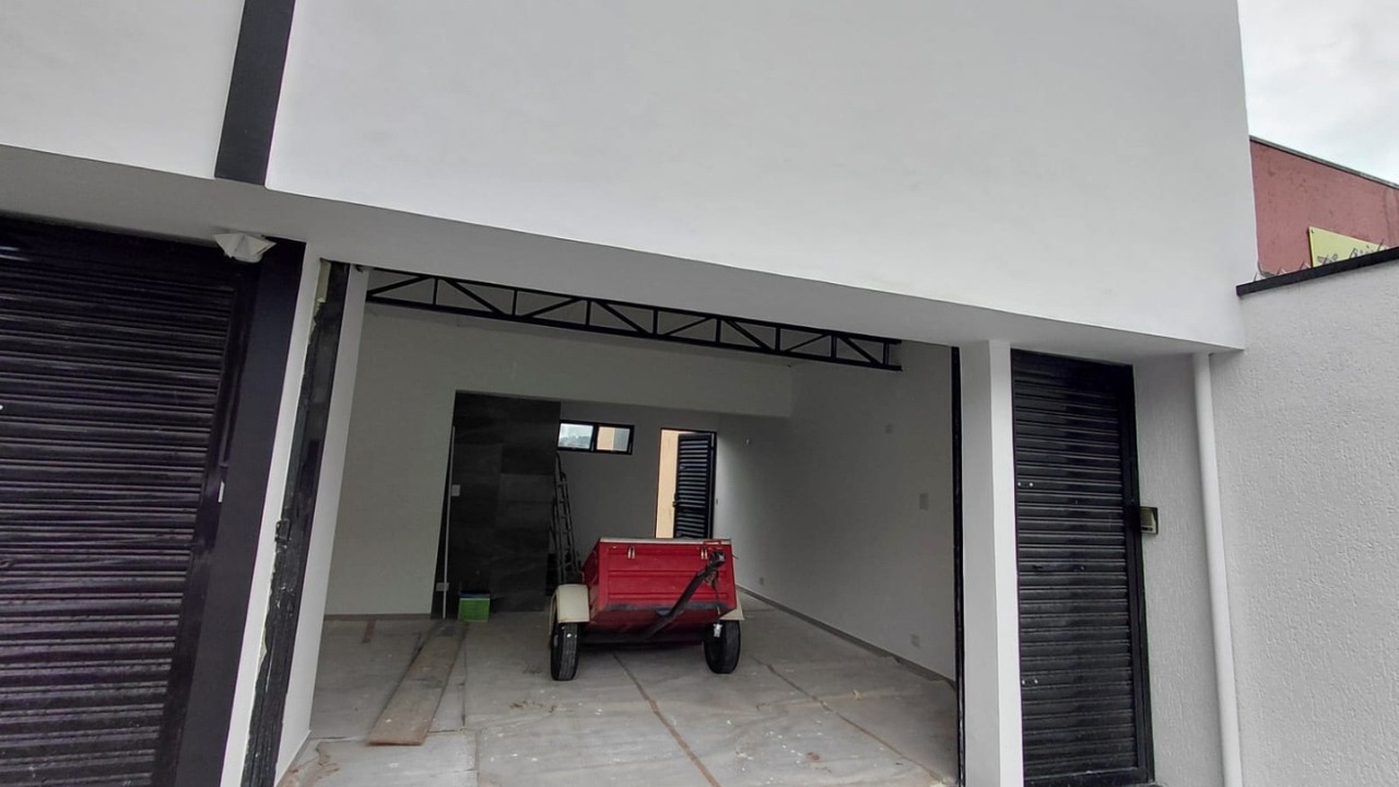 🏢 Sala comercial com quintal no Rosa de França – ideal para clínicas!