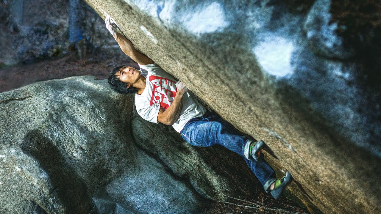 Bouldering in amazing place in Japan,  Mizugaki climbing area .