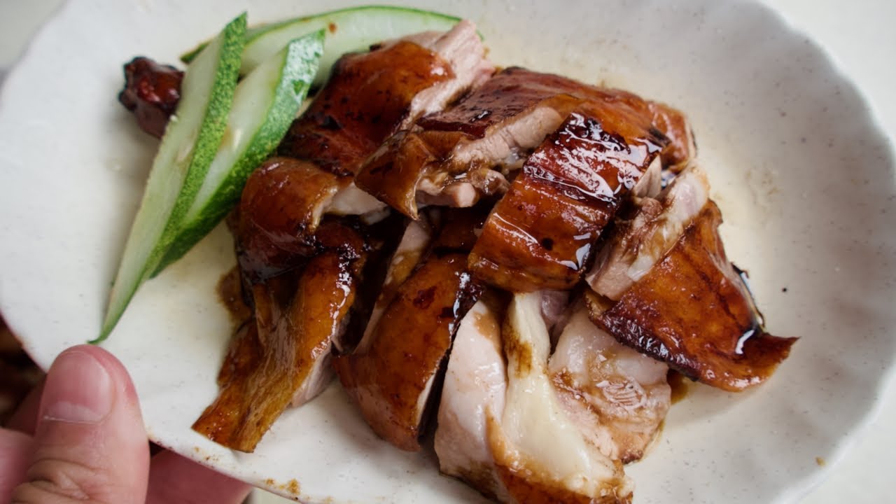 How Cantonese roast ducks (烤鸭) are roasted (Tiong Bahru, Singapore street food)