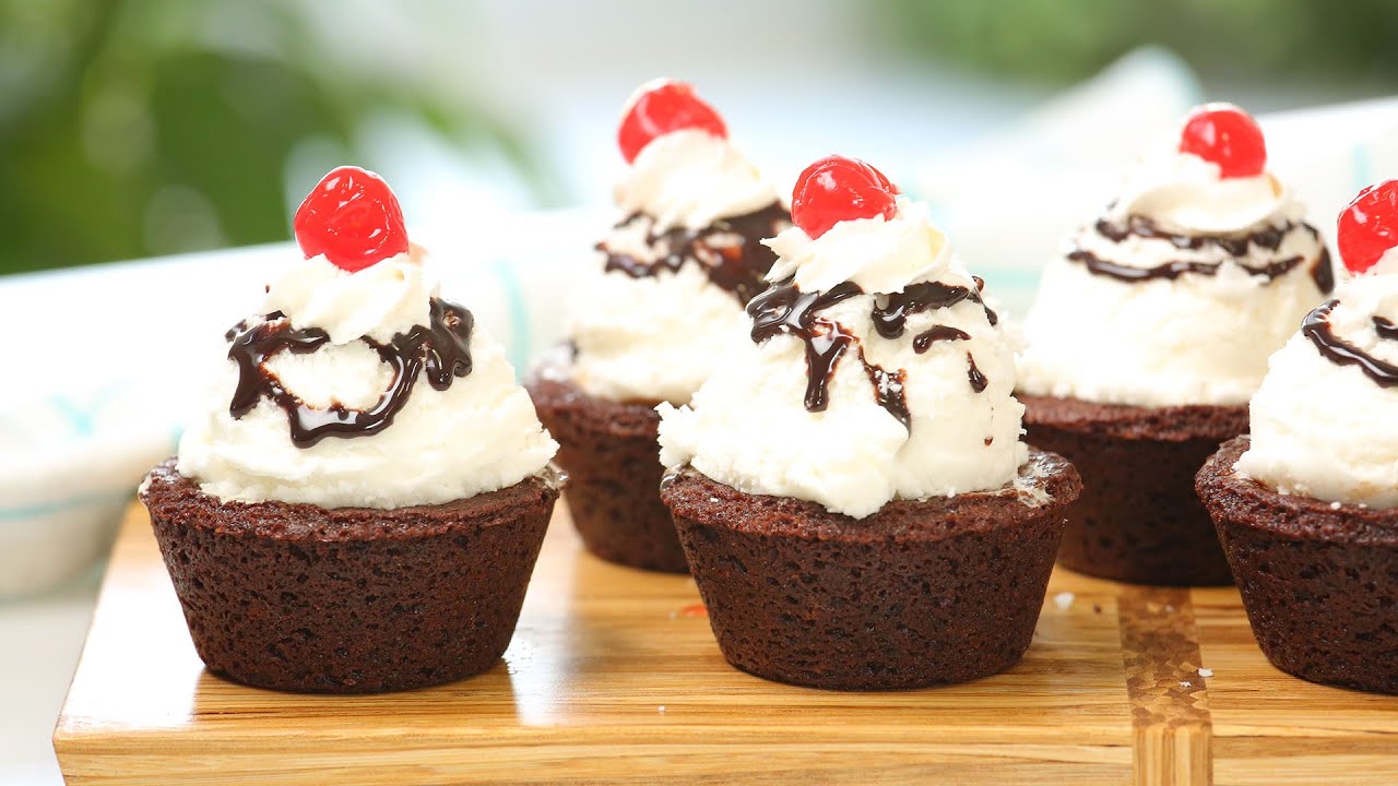 Brownie Bowl Ice Cream Sundaes & Ultimate Iced Mochas
