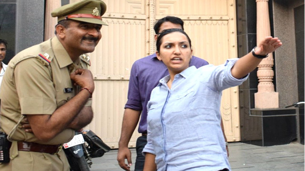इस IPS के मुंह पर मनचले ने छोड़ा सिगरेट का धुआं, जानें फिर क्या हुआ