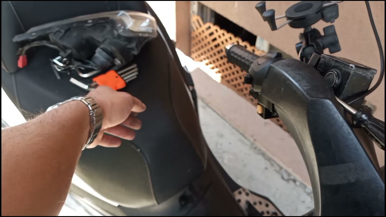 SYM GTS Evo kırık grenaj tamir genel detaylı temizlik dolgu ampül değişim part 1