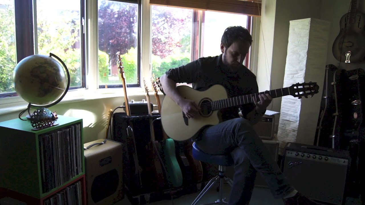 Waltz For Django by Antonio Forcione, performed by Alex Farran (Yamaha NTX900FM)