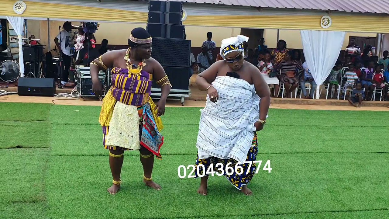 Adwoa Yeboah Agyei Adowa group performing now