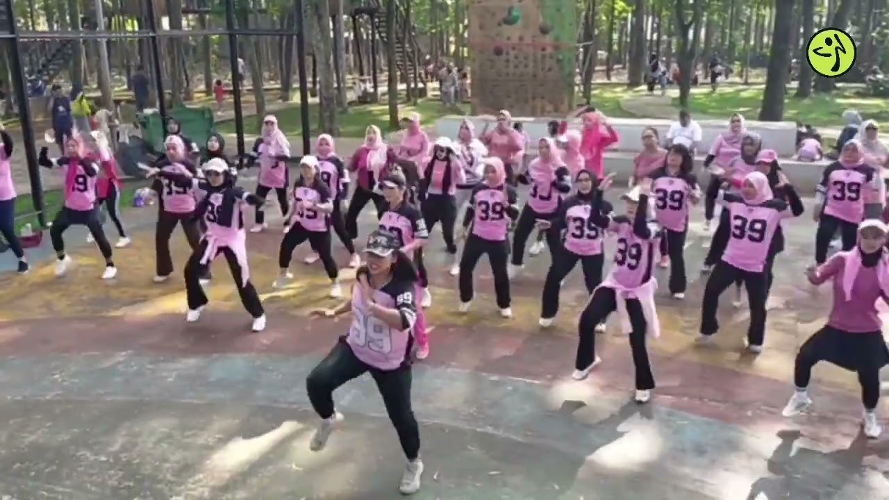 Zumba Fitness ||  Feel The Vibration - Kanine || Zumba Workout || Coach Dewi & Friends Taman Ranggon