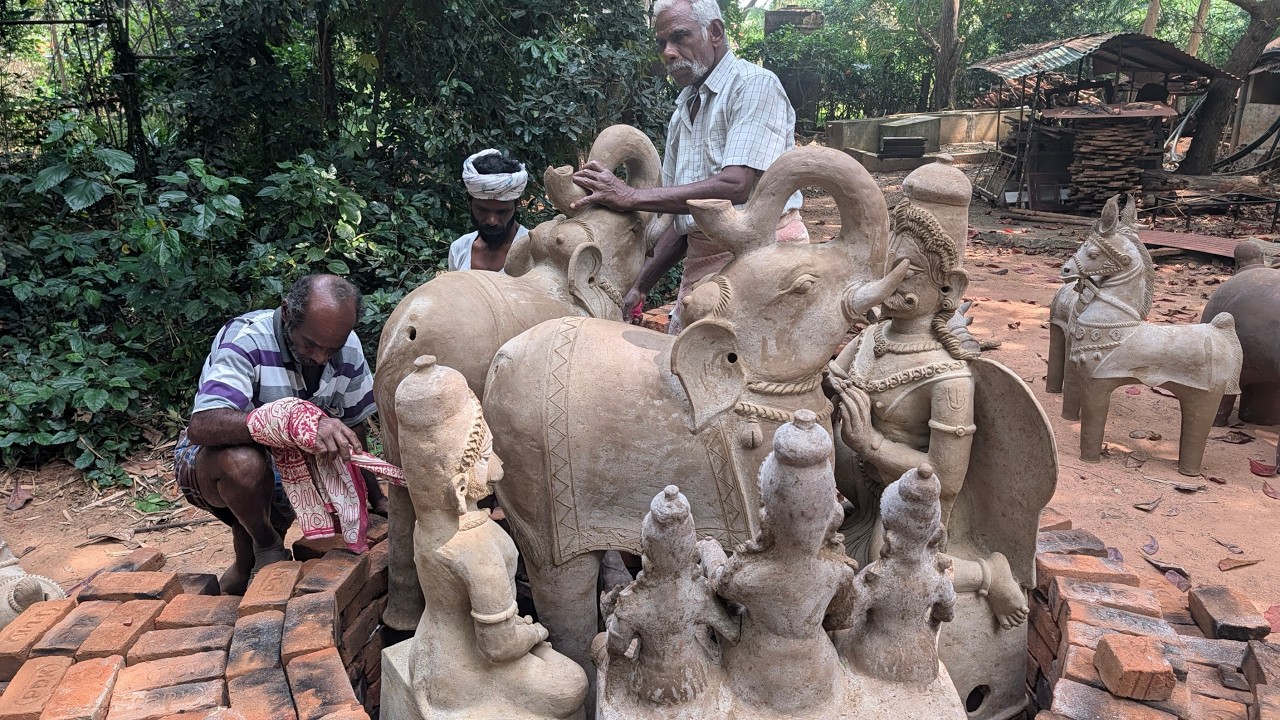 Kiln Construction, Ayyanar, Horses, Elephants, Artist Potter Palaniswamy in Sharanga guesthouse