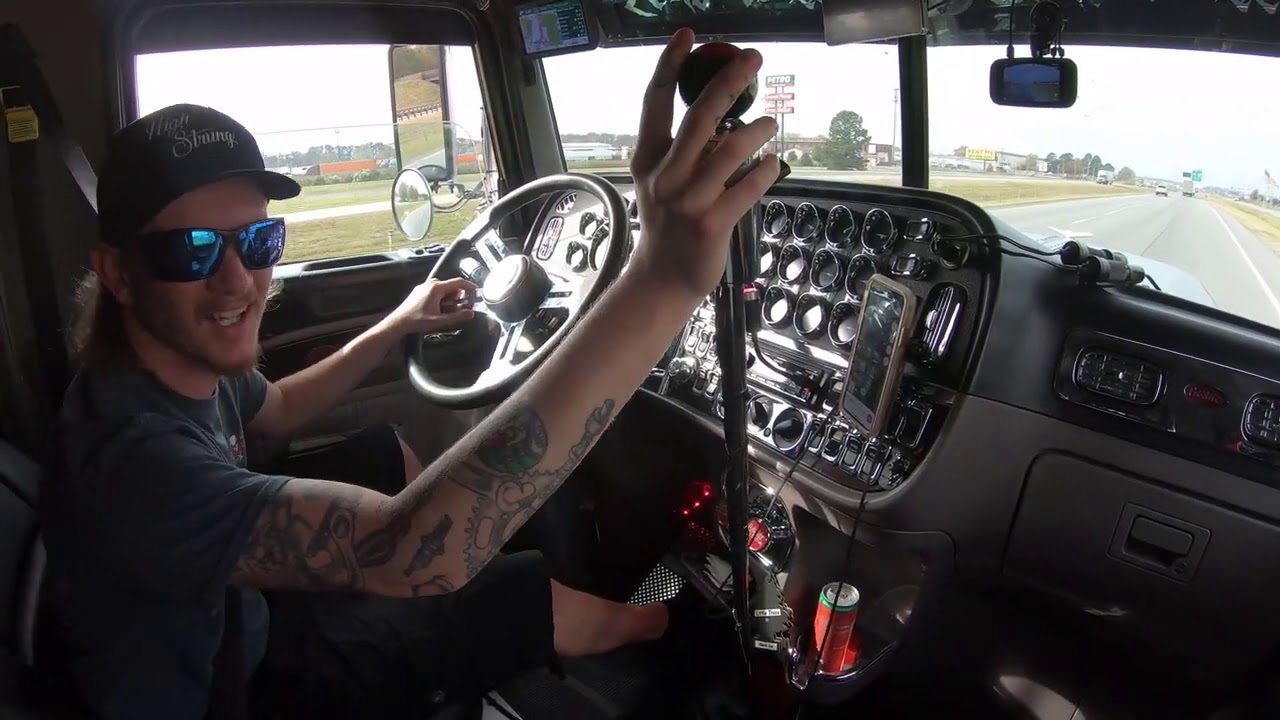 Trucking Down To Texas pt2. Straight Pipes, Jake Brakes And Good Open Road