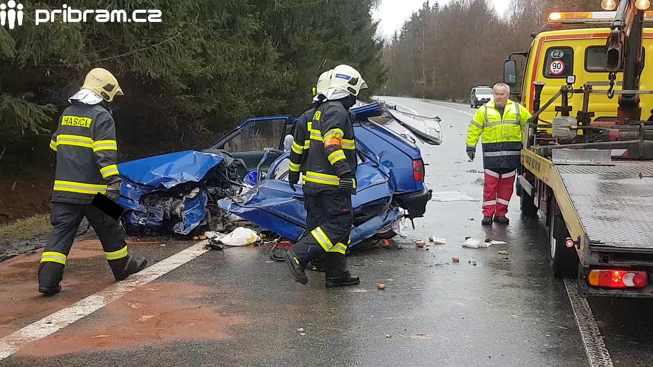 Smrtelná dopravní nehoda v Příbrami zaměstnává záchranné složky