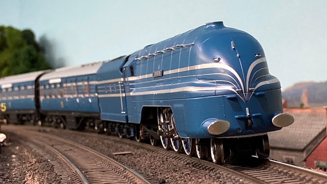 NEW! 1st Chance To See COMPLETE Hornby Coronation Scot Train + Night Shots!