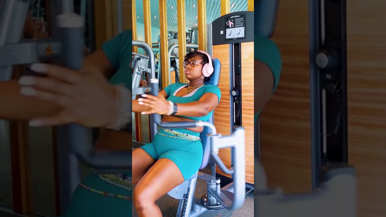 Żadnych wym&oacute;wek, nawet na morzu 🌊 Obejrzyj cały vlog: @ShonyceeShenanigans | #fitnessmotivation