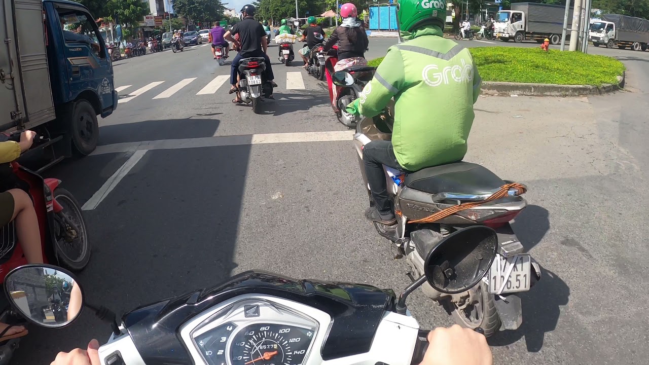 Thực hành chạy xe số xử lý nhiều tình huống thực tế ở  ngoài đường | Chuyện của Bầu