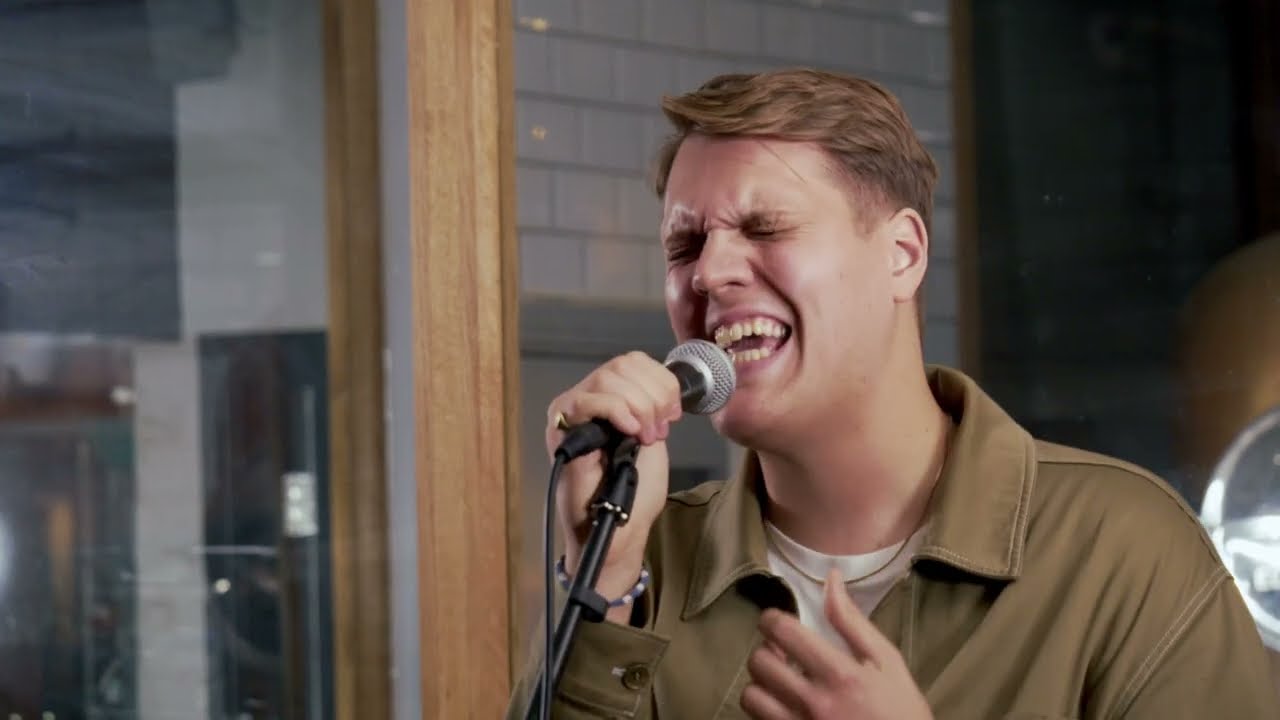St. Lundi - Nights Like This - Live at City of London Distillery 