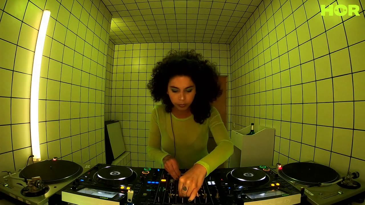 Sanni Est / April 28 / 9pm-10pm