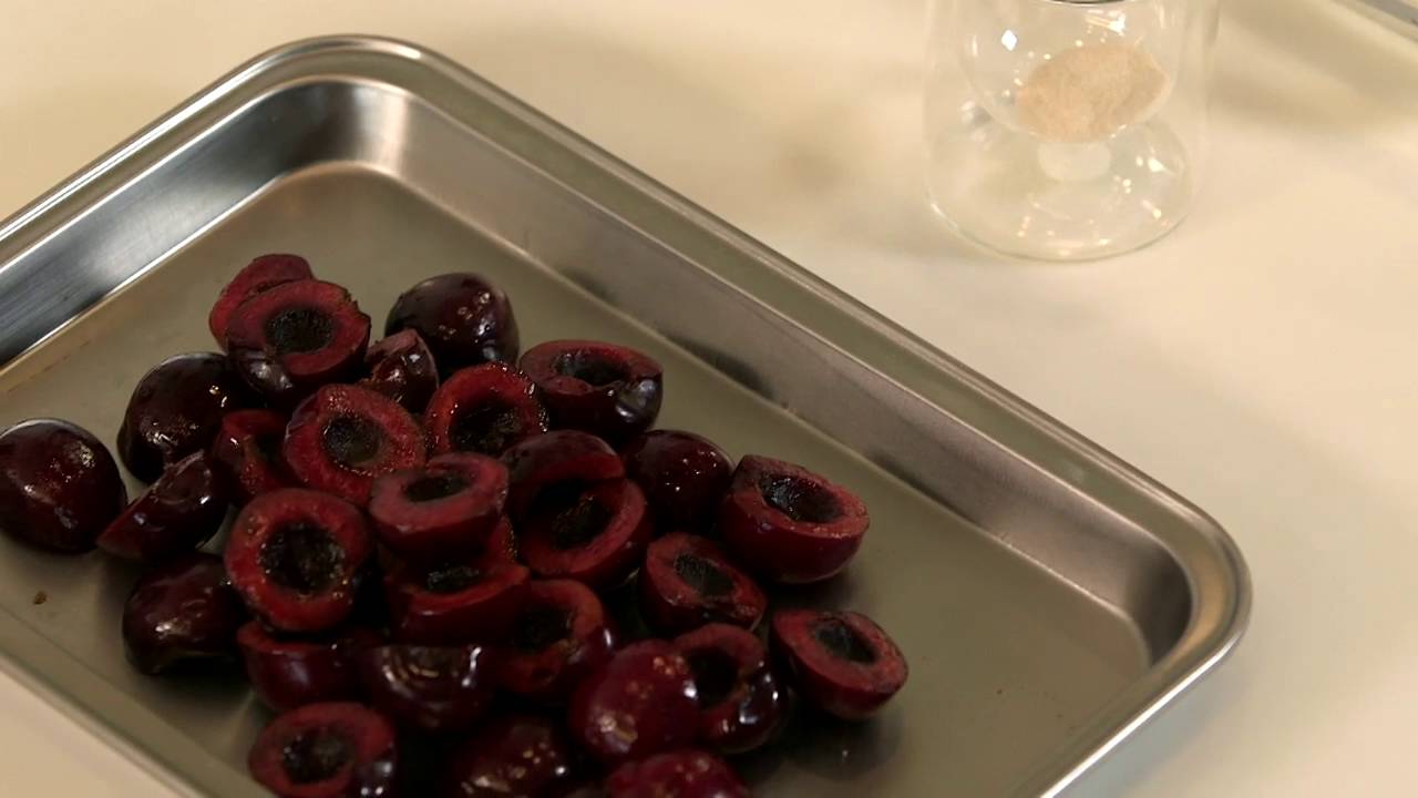 Recette Vacherin aux cerises - École de Cuisine Alain Ducasse