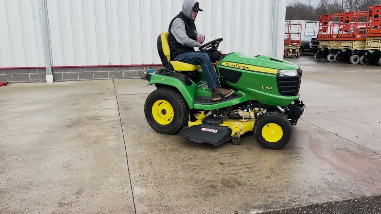 John Deere X754 Riding Mower