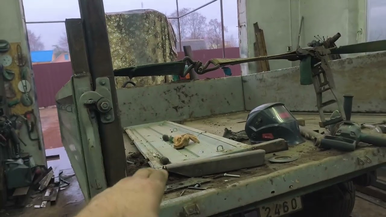 Делаем откидной борт на гозелевском кузове для самодельного трактора 