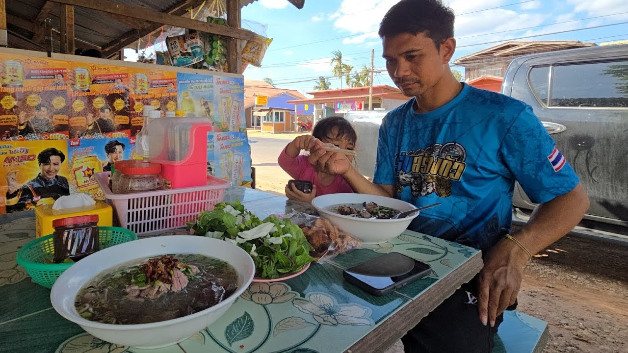 เกีนไปแล้วบ่าวใจบ่อได้กินข้าวแต่เช้าสั่งเฝอสองถ้วยคนเดียว