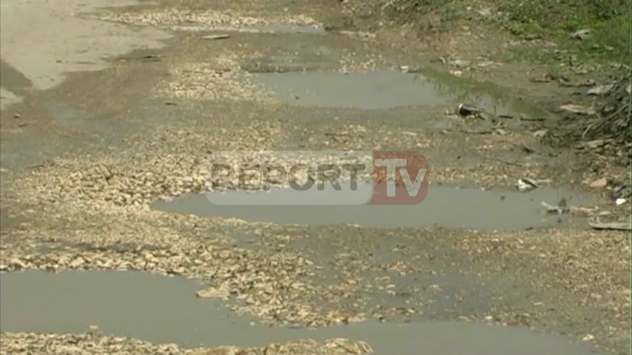 Report TV - Roskovec, rruga e fshatit Arapaj e shkatërruar, banorët:Duhet ndërhyrje