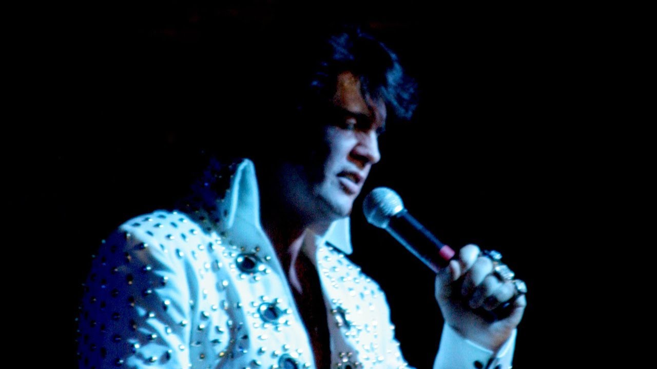 The Legends; Paul Larcombe as Elvis Presley says hello to Sweden