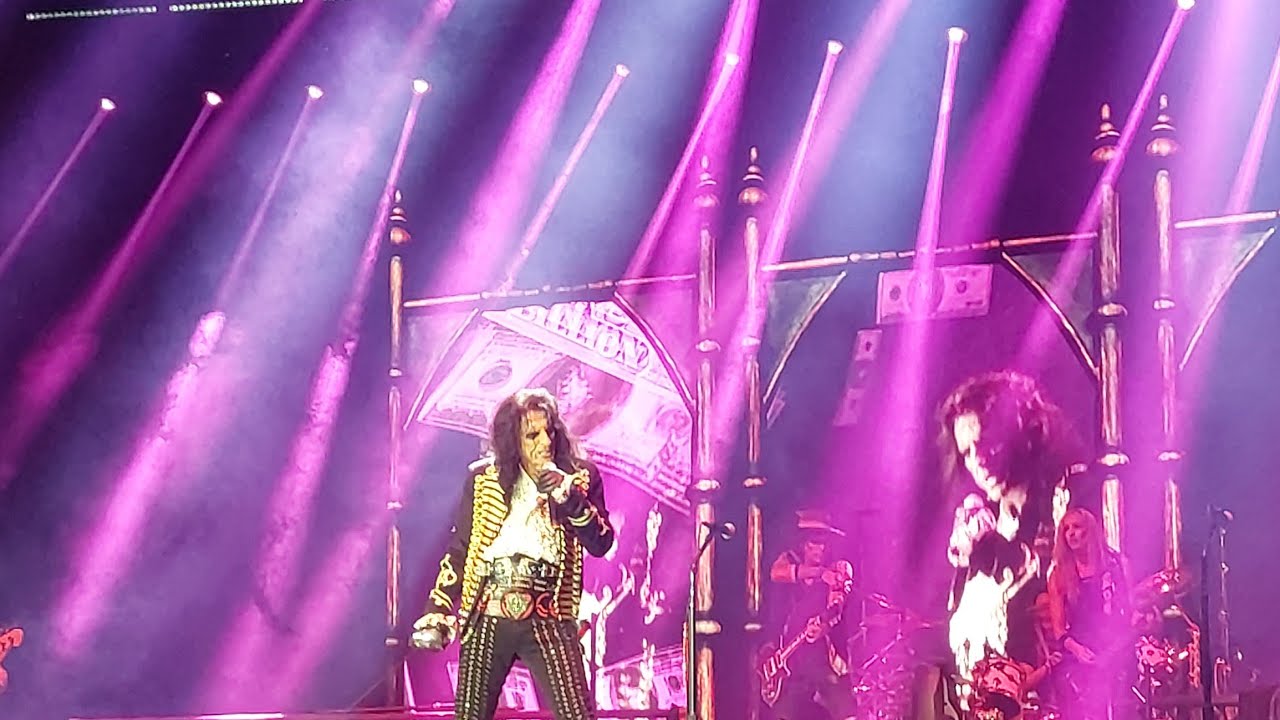 Billion Dollar Babies performed by Alice Cooper Live in Manchester England 17.10.24