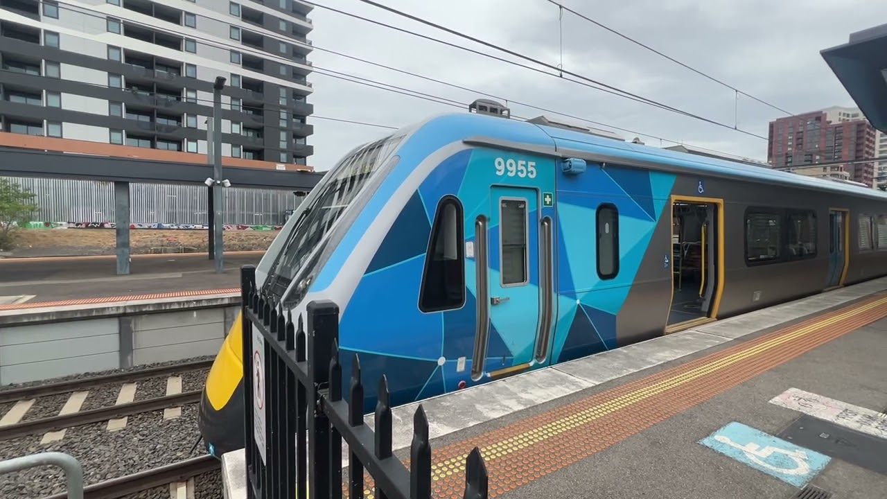 Metro HCMT Departing Footscray Station from West Footscray to Town Hall