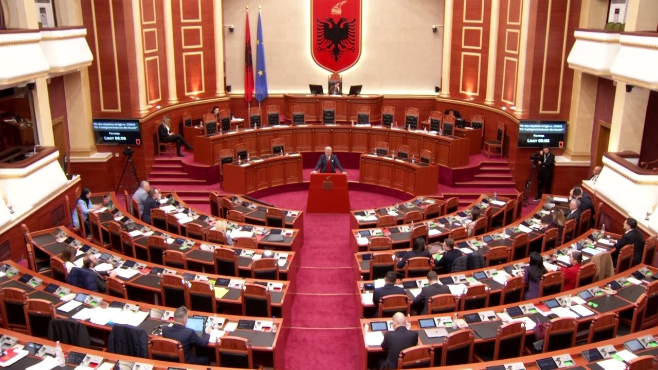 “I vetmi që është pritur në zyrën ovale është Berisha”, Gjekmarkaj ironizon Ramën