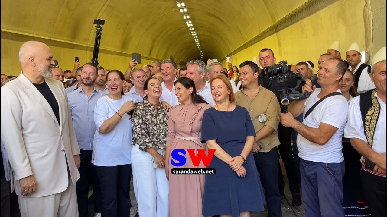 Këngë për kryeministrin Edi Rama në tunelin e Skërficës (rruga Kardhiq-Delvinë-Sarandë)