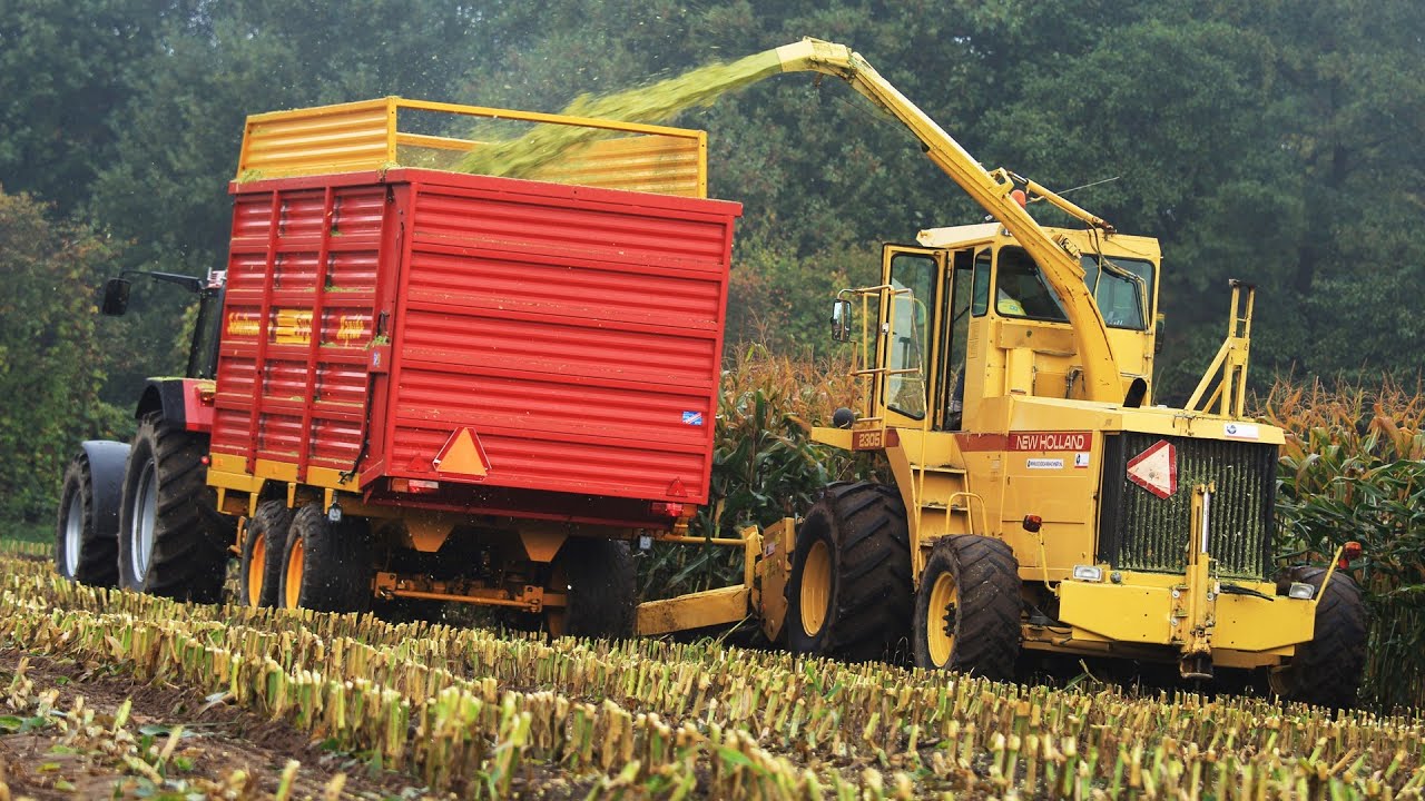 New Holland 2305 - harvesting maize - mais hakselen 2013 - Mts Hendriksen, The Netherlands