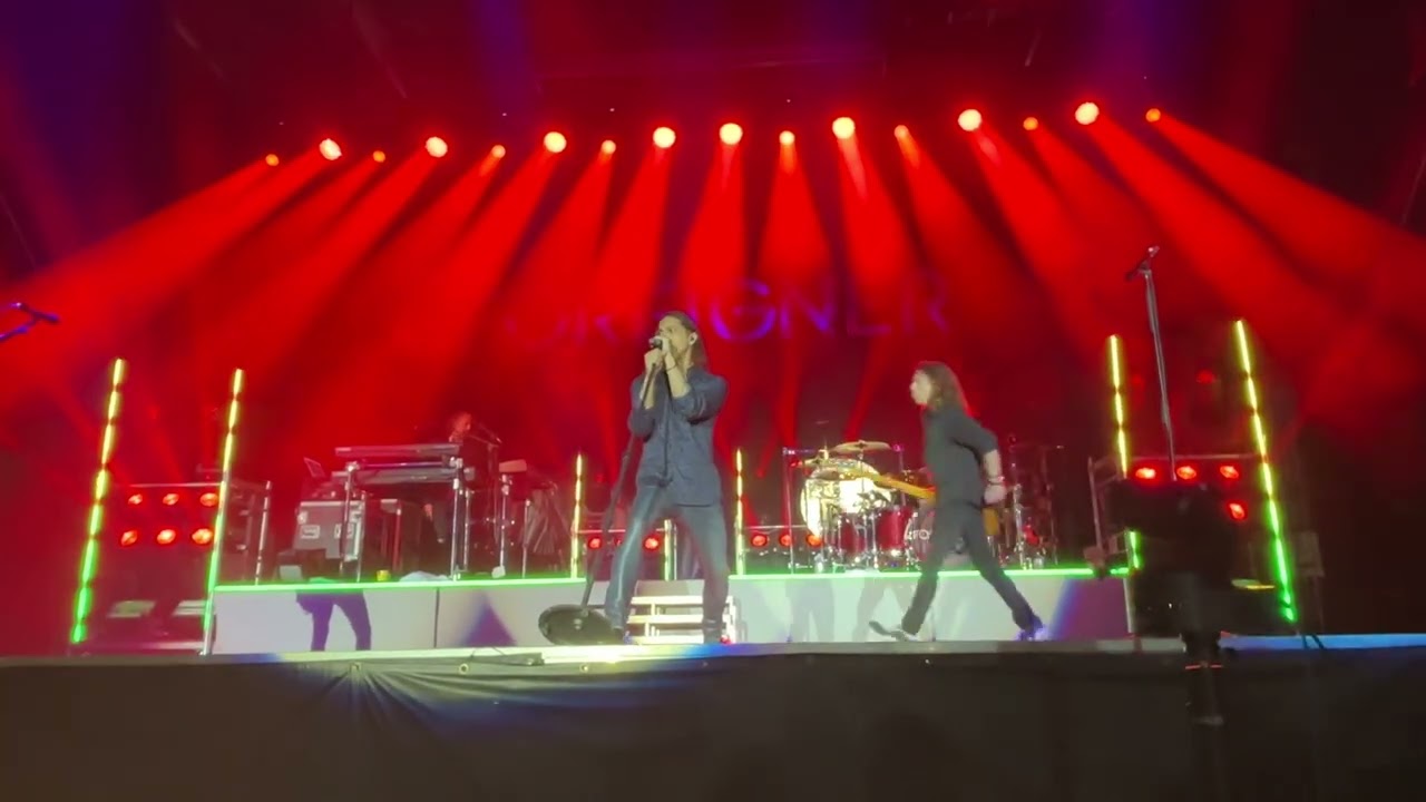 Foreigner Live “Juke Box Hero” West Springfield, MA (Luis Maldonado singer) (9-21-25)