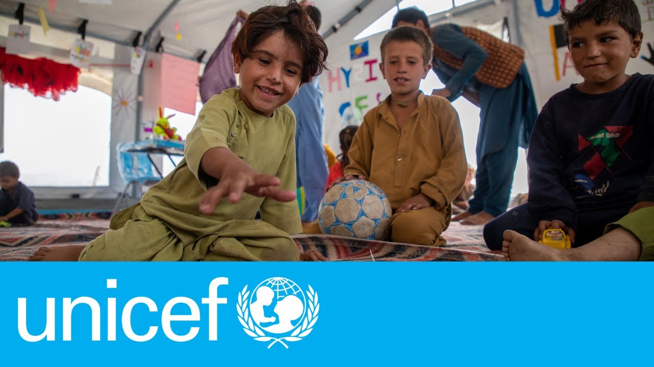 Lutfullah a social worker supporting Afghan children at a child-friendly space. UNICEF | Afghanistan