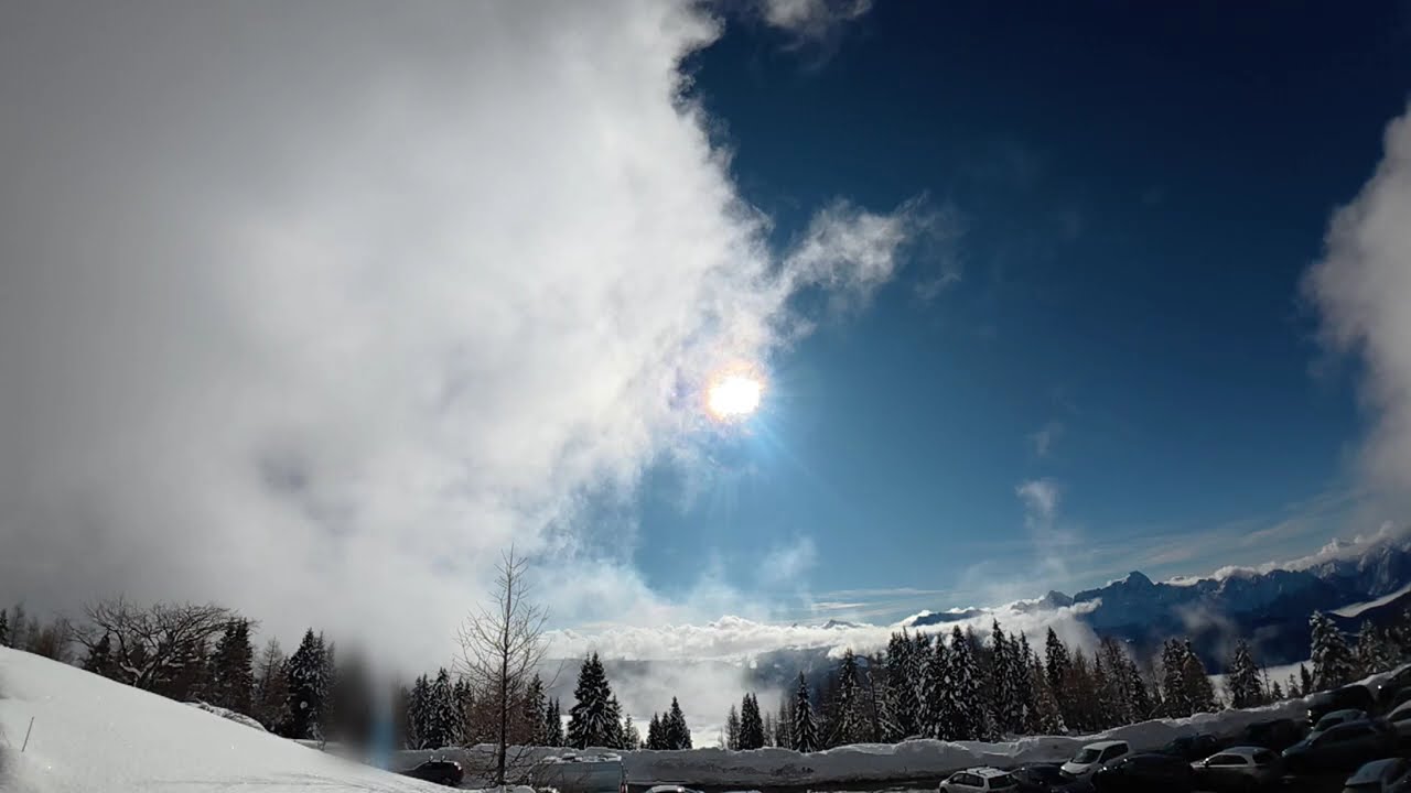 Screensaver - Blazing Sun on a Snowy Mountain Peaks