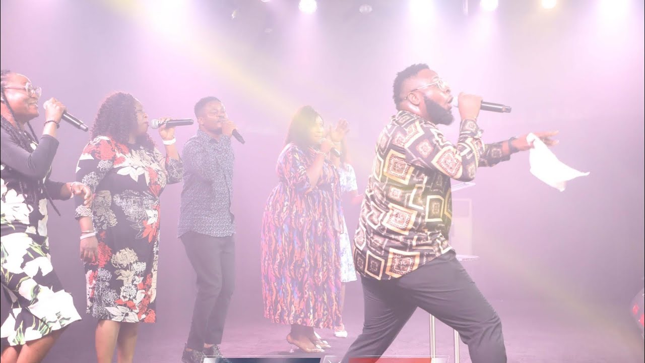 SPONTANEOUS NAIJA PRAISE BY EMMASINGS #pastorjerryeze #streamsofjoyinternational #youtubevideo